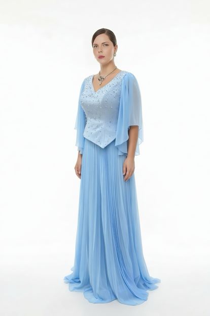 فستان سهرة أزرق فاتح مزين ومطوي بمقاسات كبيرة